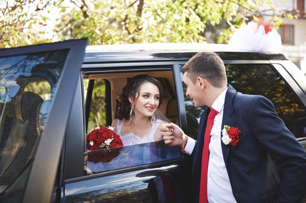 how to choose a limo for weddings