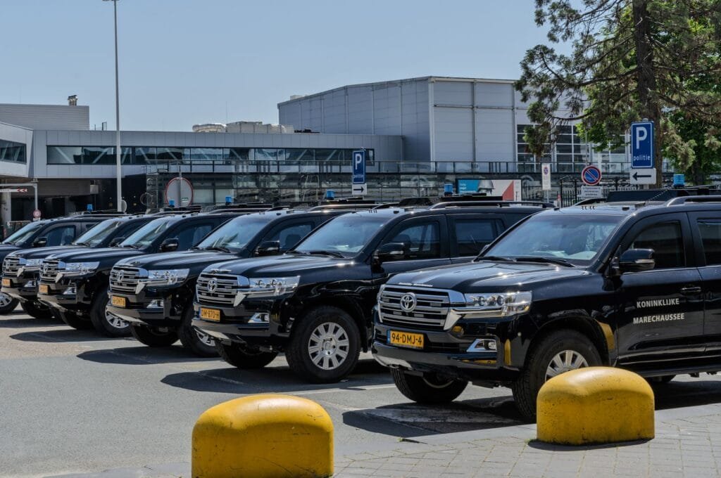 luxury car service for airport transfers in Fremont