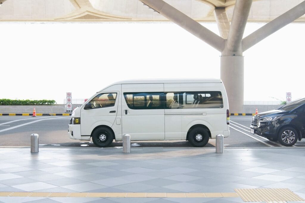 how to find luxury airport transport in Alameda