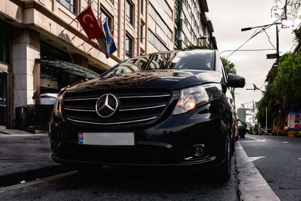 how to find luxury transportation in Redwood City