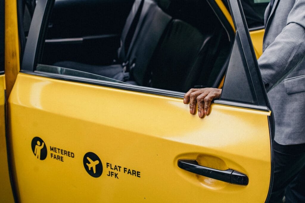 how to find safe airport transport in Santa Clara