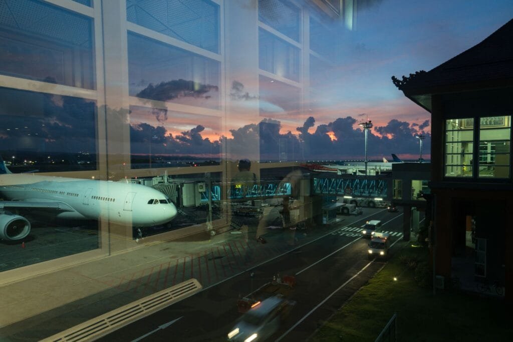 safe airport transfers for international travelers in Oakland