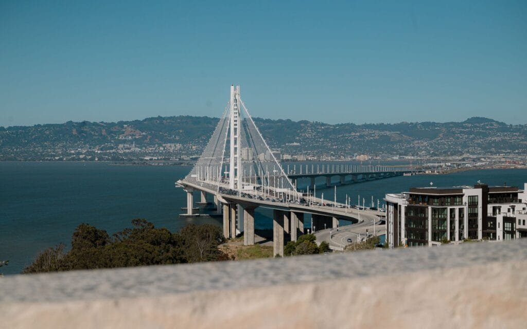 how to book luxury airport pickups in Oakland