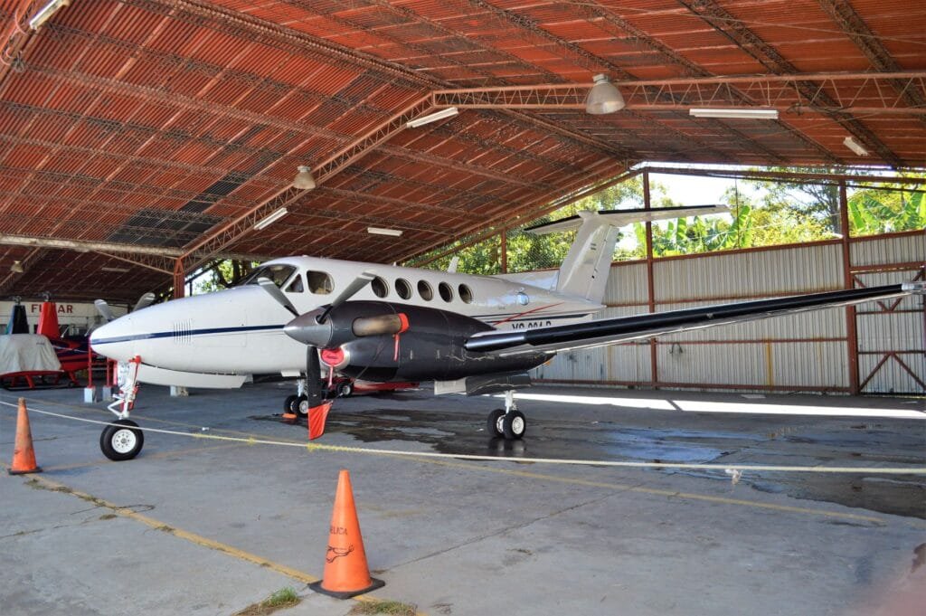 luxury airport transport for tourists in San Carlos